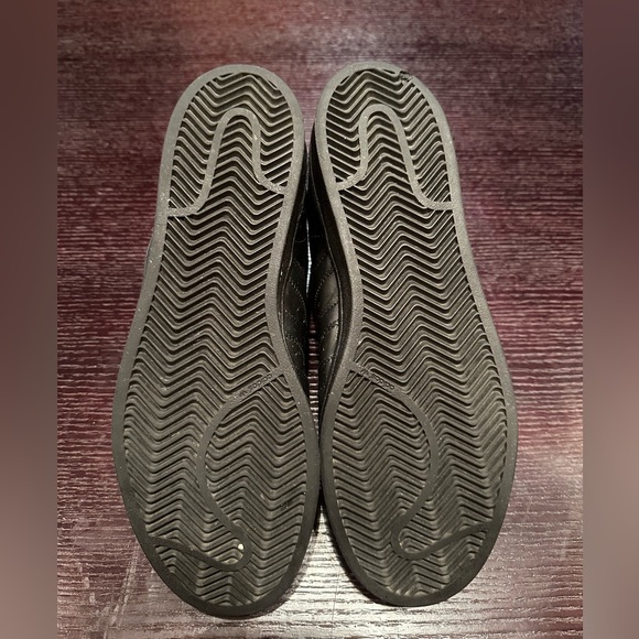 Adiddas men’s all black shell toe sneaker - Picture 6 of 6